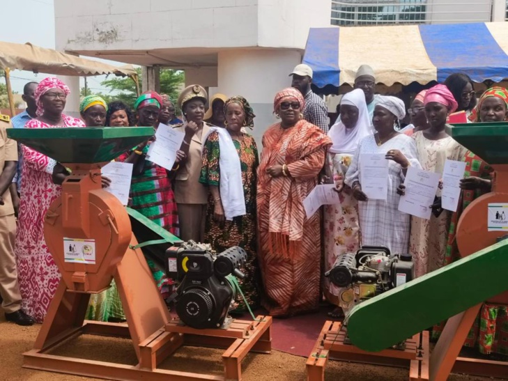 Photos / Kédougou : La ministre de la Famille et des Solidarités offre 35 moulins aux femmes