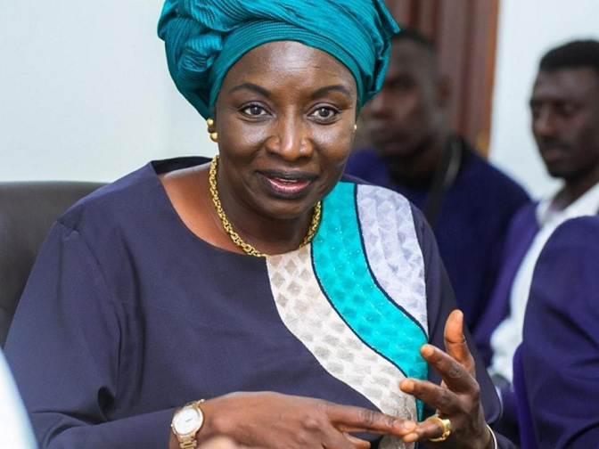 Répliques à l’APR : Mimi Touré assaille Macky sur son double rôle politique et diplomatique, ses « manipulations » et appelle à la dissolution de l'Assemblée