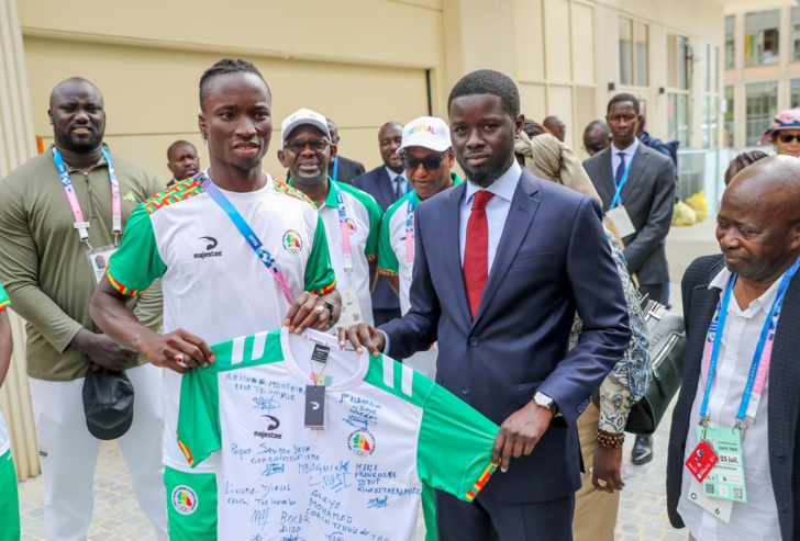Photos-Video : Visite du Président de la République au village olympique à la rencontre des athlètes sénégalais engagés dans les JOP2024