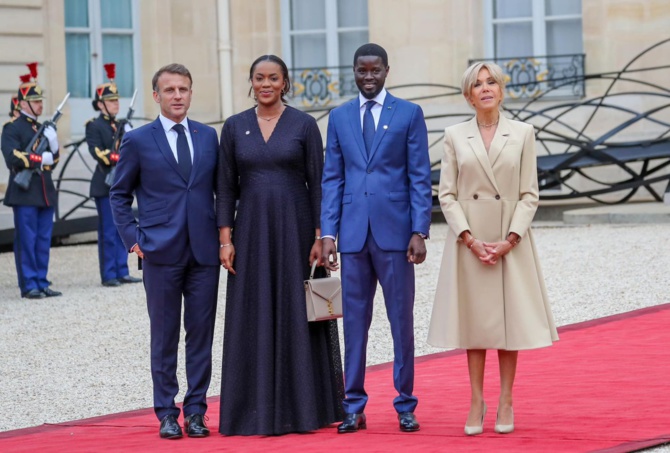 Bassirou Diomaye Faye et la Première dame accueillis par Emmanuel Macron, à l’Élysée; pour les JO de Paris 2024
