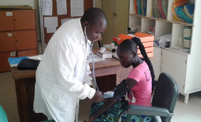 Campagne médicale gratuite à Sokone : 1 170 patients consultés gratuitement en deux jours, grâce à son maire