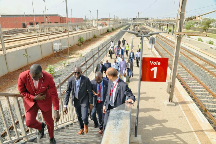 Photos : Malick Ndiaye, ministre des Transports, visite les installations du TER
