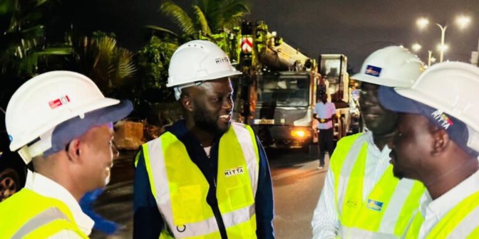 Le ministre El Malick Ndiaye supervise la pose des poutres sur la passerelle endommagée de Patte d’Oie