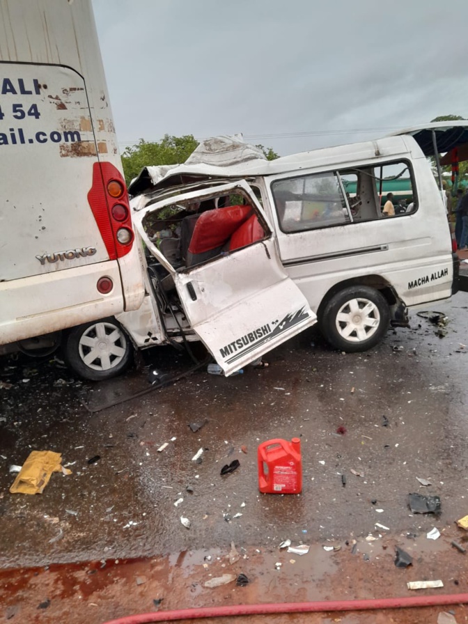 Koumpentoum : 6 morts et 14 blessés dans une collision entre un bus et un minicar (Photos)