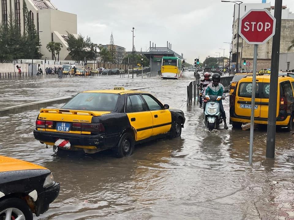 Dakar : Inondations dans les rues de la Médina et des Allées du Centenaire suite à la pluie