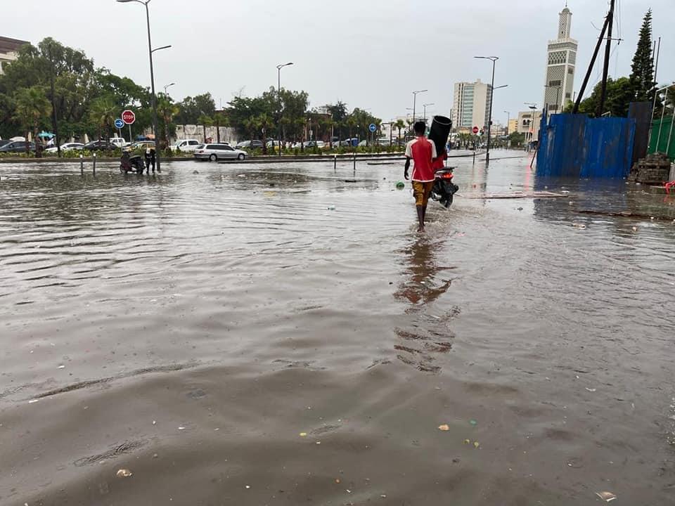 Dakar : Inondations dans les rues de la Médina et des Allées du Centenaire suite à la pluie