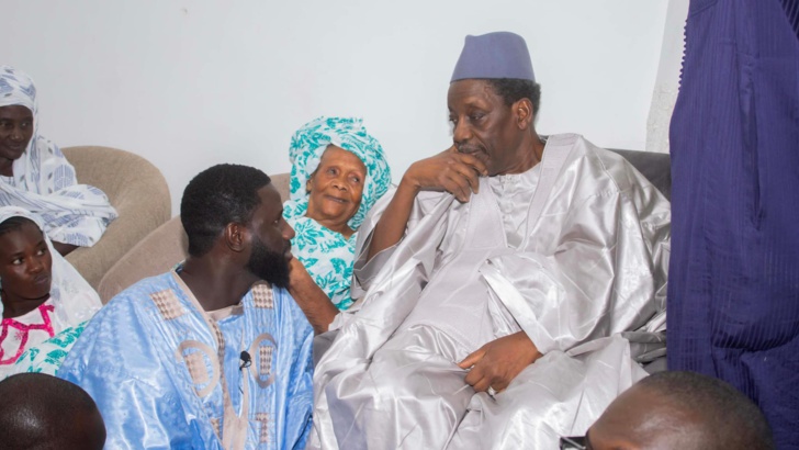 Photos / Tivaouane : Ameth Ndoye chaleureusement accueilli par Serigne Maodo Sy Dabakh et le représentant du Khalife général des Tidianes, Serigne Khafiz Sy