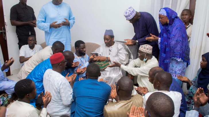 Photos / Tivaouane : Ameth Ndoye chaleureusement accueilli par Serigne Maodo Sy Dabakh et le représentant du Khalife général des Tidianes, Serigne Khafiz Sy