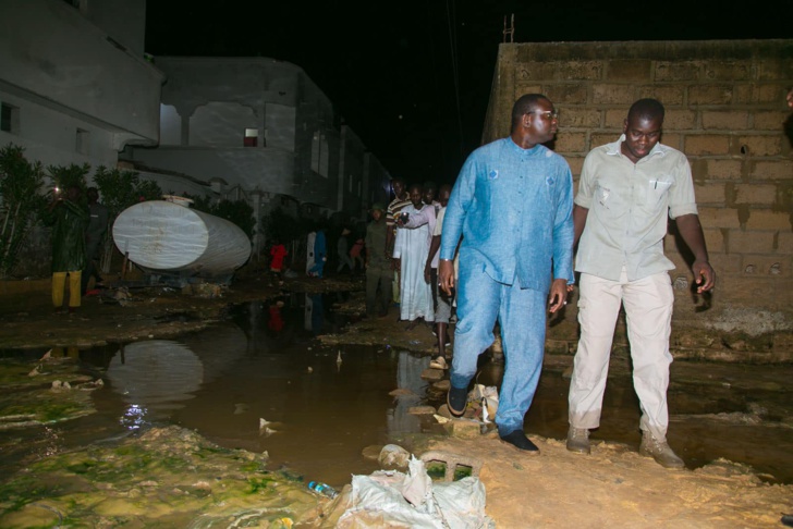 Photos / Touba : Moussa Balla Fofana, ministre de l’Urbanisme, des Collectivités territoriales et de l’Aménagement des territoires, au chevet des sinistrés