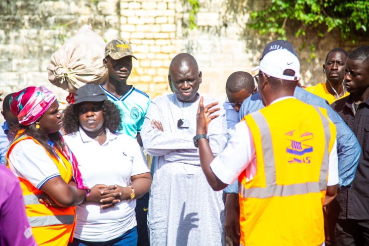 Photos / Kaolack: Cheikh Tidiane Dièye, ministère de l’Hydraulique et de l’Assainissement en visite dans les zones inondées