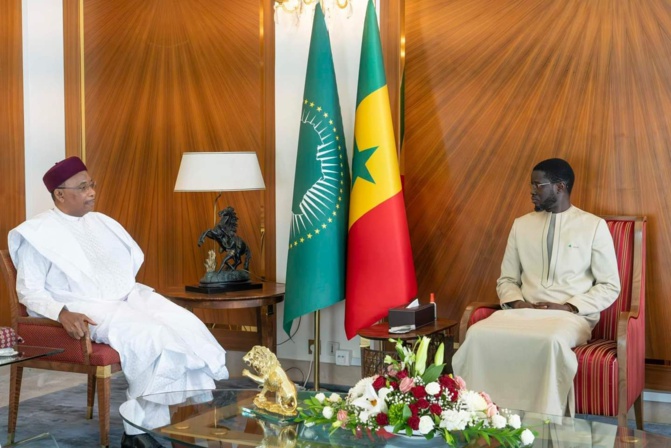 Félicitations et sécurité au Sahel : L’ancien président du Niger rencontre Bassirou Diomaye Faye