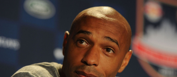 Thierry Henry dénonce l’ho­mo­pho­bie dans le foot­ball