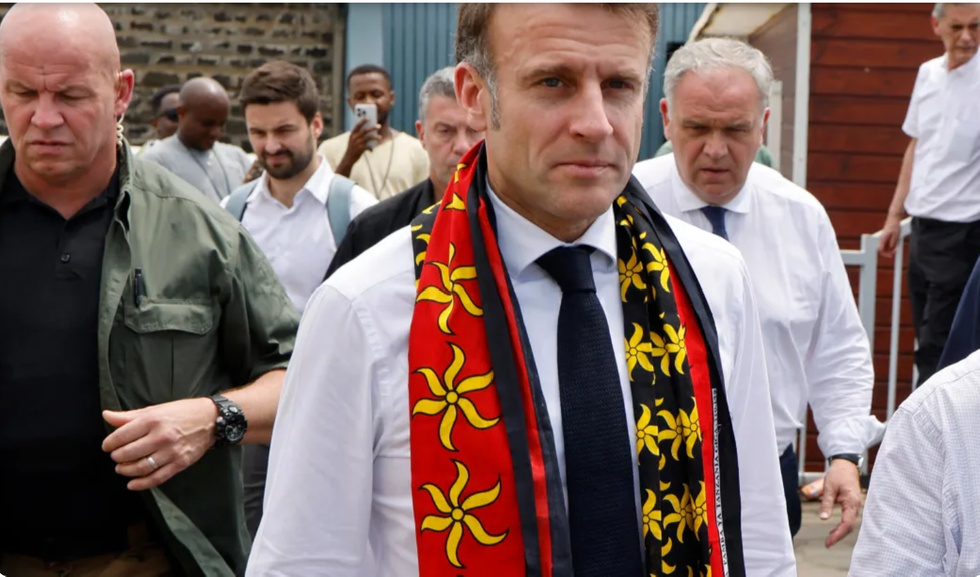 À Mayotte, Emmanuel Macron perd son sang-froid face à des Mahorais en colère