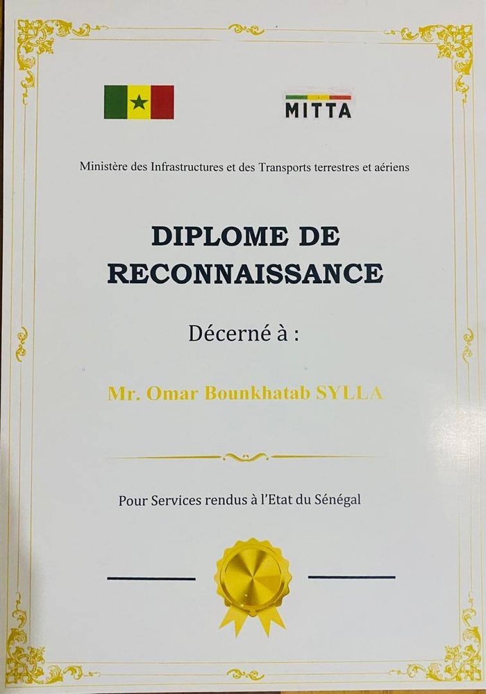 Omar Bounkhatab Sylla élevé au grade de Chevalier de l'Ordre National du Lion