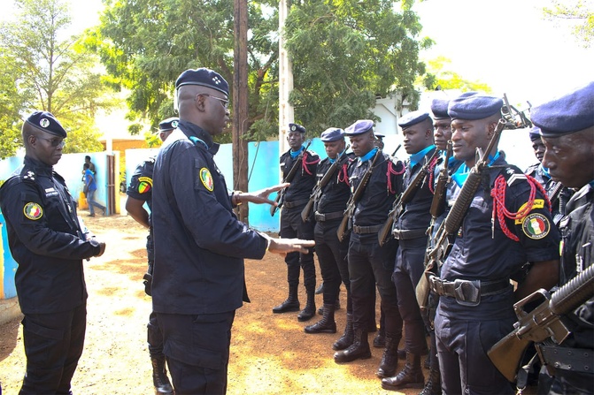 Mame Seydou Ndour, Directeur général de la Police nationale, a effectué une visite dans plusieurs unités de police