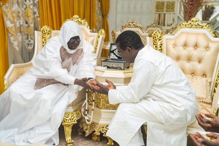 Photos /145e Appel de Seydina Limamou Laye : Sékou Dramé, DG du Groupe Sonatel, en visite de courtoisie auprès du Khalife général des Layennes