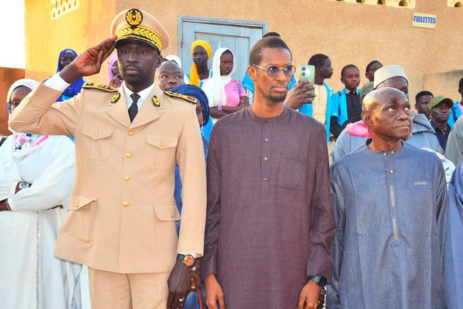 9e édition de la Journée « Setal Sunu Réew Mooy Sunu Karange » : Le DG de l’ASP préside la cérémonie de levée des couleurs au CEM Cité des Enseignants de Guédiawaye