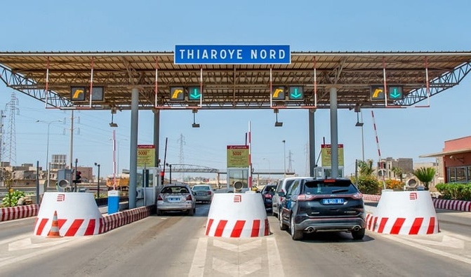 Hold-up spectaculaire sur l'autoroute : Un gang de motocyclistes dérobe des millions à un homme d’affaires égyptien