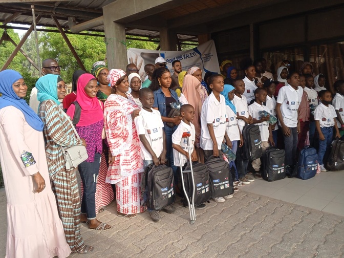 Saint-Louis : Le projet "YIIR XALEYI" soutient des enfants vulnérables, avec des kits scolaires et un accès à la Couverture maladie universelle.