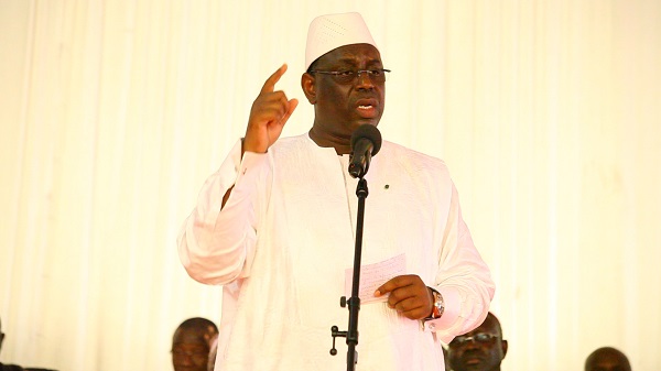 Vidéo: Macky Sall tance Idrissa Seck, les autorités locales et coutumières applaudissent…Regardez