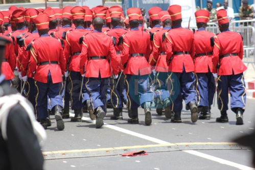 4 avril 2016:  Les images du défilé militaire et paramilitaire (suite)