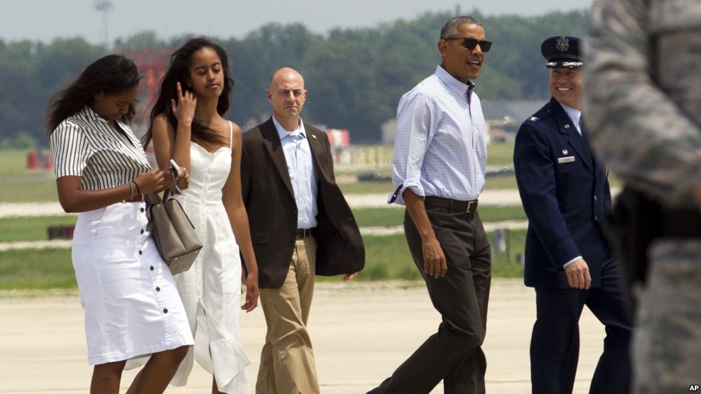 (3 Photos) : Obama et sa famille en vacances pour deux semaines à Martha's Vineyard