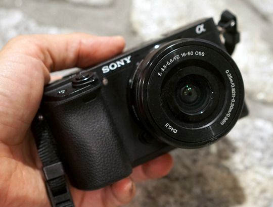 La caméra a6300 Sony: des photos superbes et des vidéos dans un petit paquet