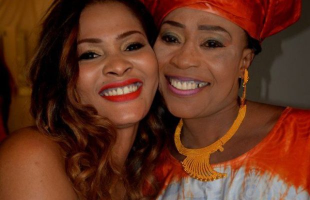 Soumboulou en toute complicité avec Ndèye Coumba, son ex-belle-mère dans Wiiri Wiiri