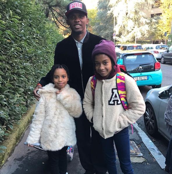 Samuel Etoo et ses deux filles