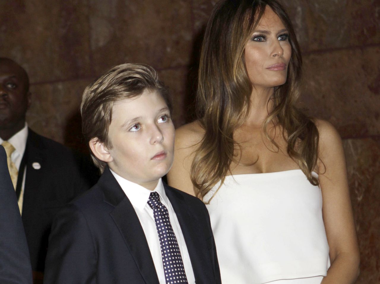 Son Fils Barron Est-il Autiste ? Melania Trump Sort Les Griffes