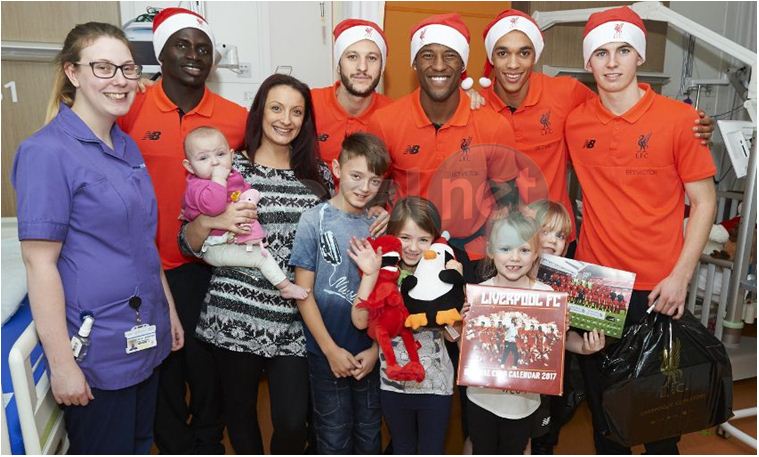 Photos : Sadio Mané et les stars de Liverpool ont effectué leur visite annuelle de Noël à l'hôpital des enfants