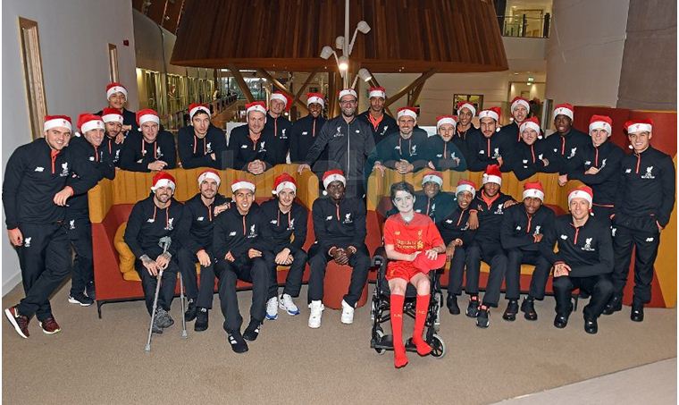 Photos : Sadio Mané et les stars de Liverpool ont effectué leur visite annuelle de Noël à l'hôpital des enfants