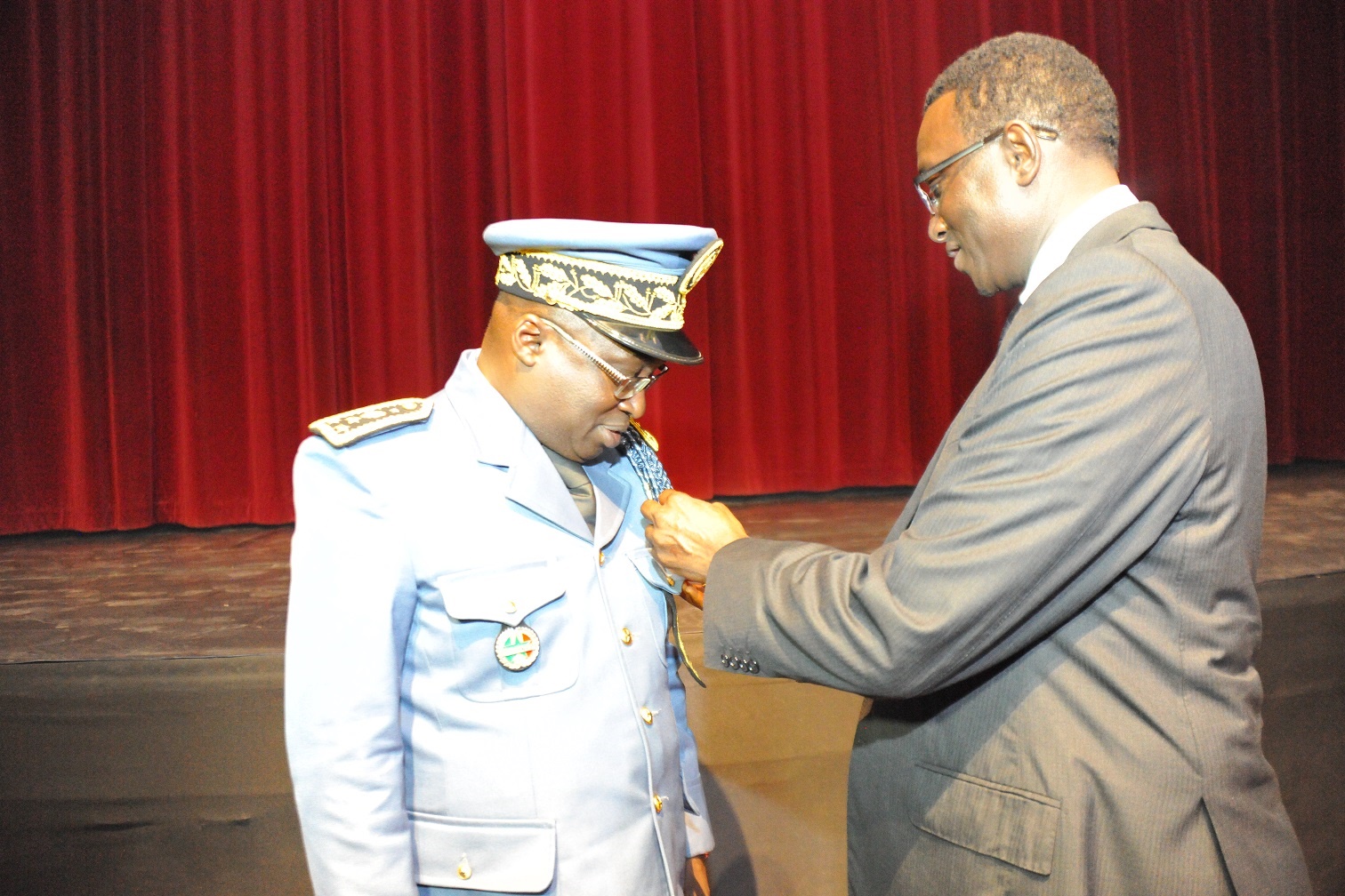 Le DG de la Douanes, Papa Ousmane Guèye élevé à l'Ordre National de l'Ordre du Lion