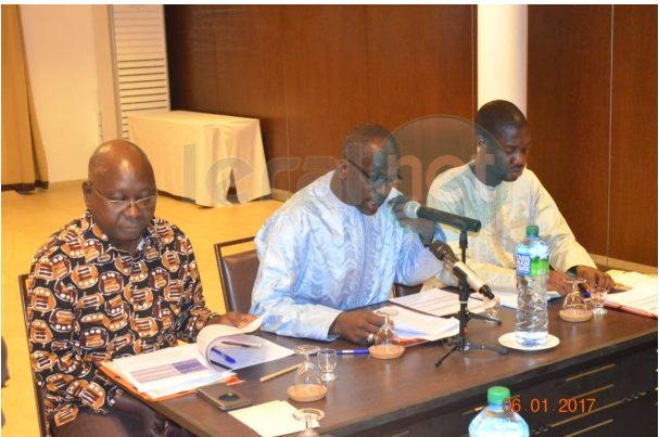 Photos: Abdoulaye Diouf Sarr en réunion de deux jours avec le Service de la Communication, de la Documentation et des Relations publiques de son département