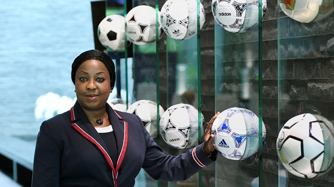 La Sénégalaise Fatma Samba Diouf Samoura a été nommée en mai 2016 par le conseil de la Fifa secrétaire générale de cet empire footballistique.