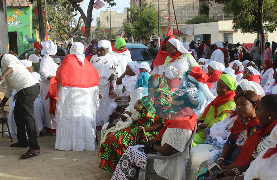 (Affaire Bamba Fall), rassemblement à la mosquée layenne de la Médina