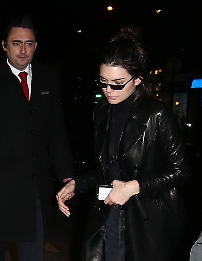 Photos : Kendall Jenner : Elle rejoue Matrix dans les rues de Paris!