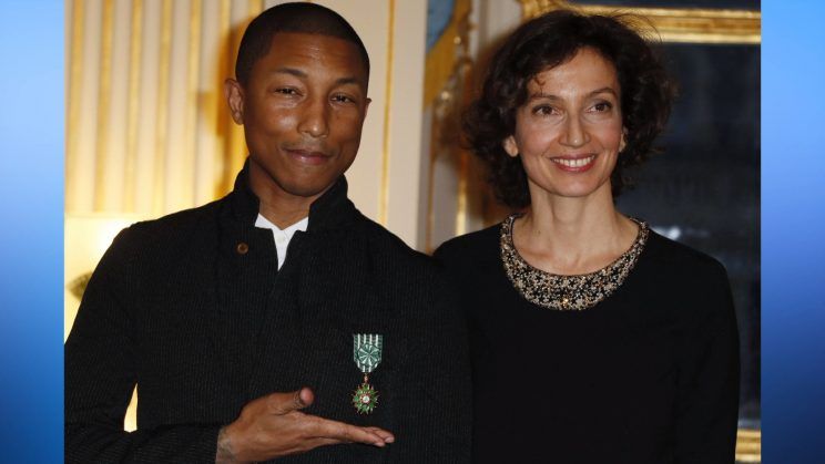 Pharrell Williams dit aux jeunes d’accomplir leurs rêves