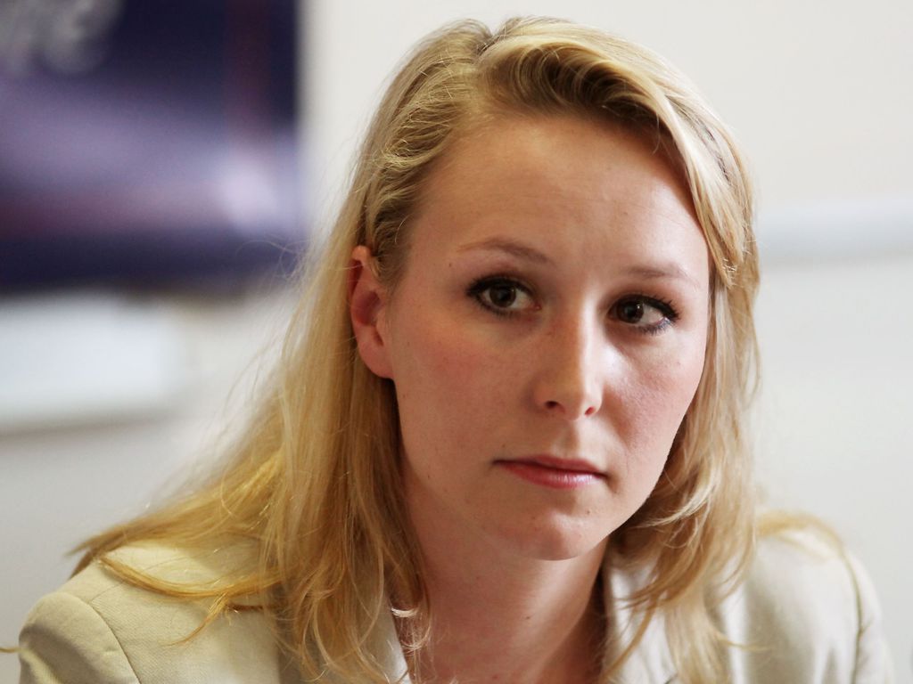 Séparée de son mari, Marion Maréchal-Le Pen retourne vivre chez sa mère