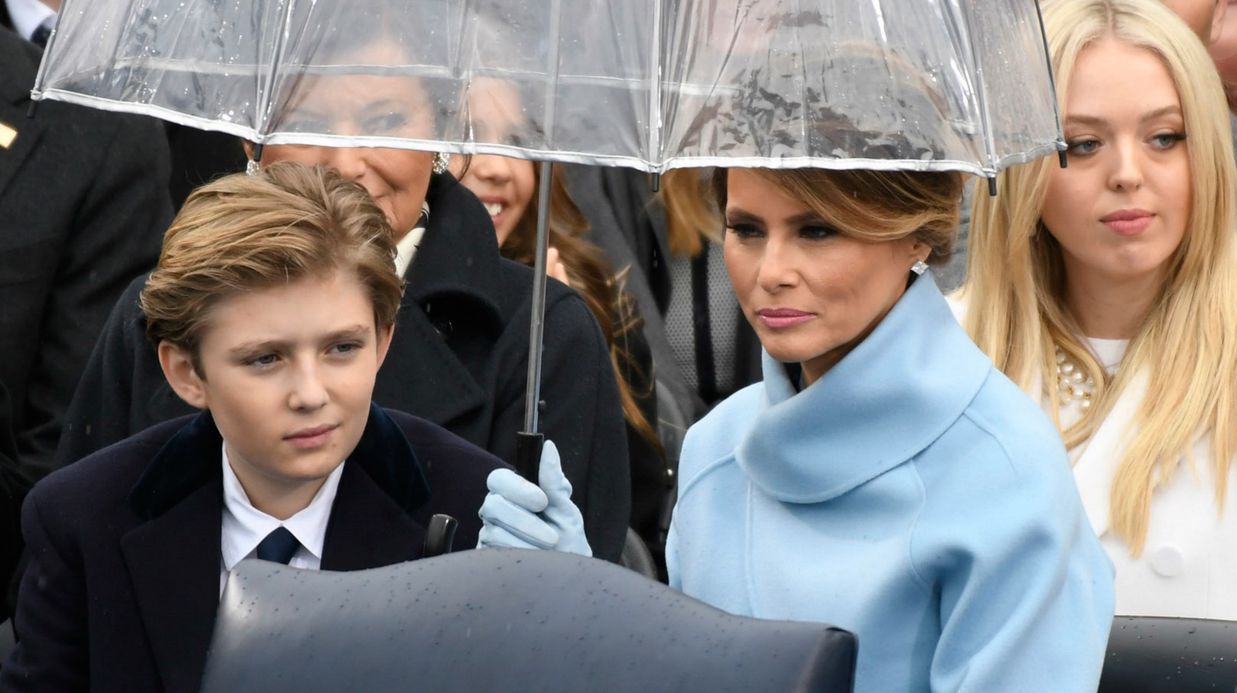 Mela­nia Trump et son fils, Barron, vont (enfin) emmé­na­ger à la Maison-Blanche