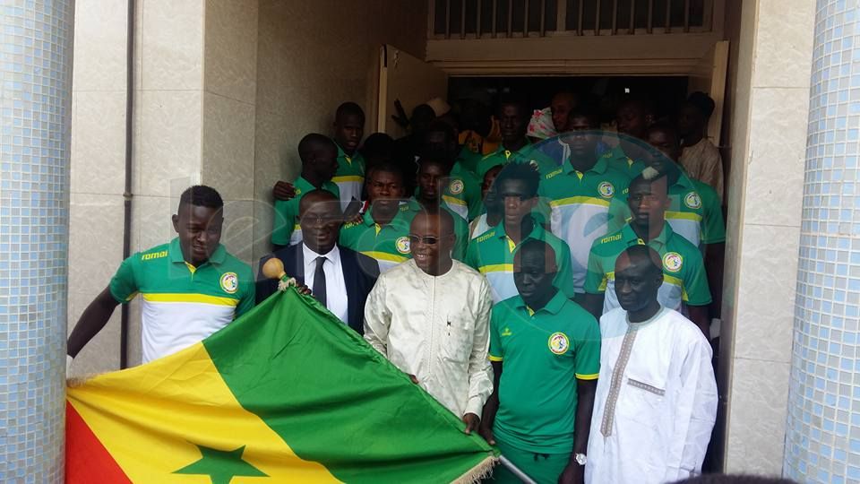 Cérémonie de remise de drapeau aux "Lions" du Beach soccer pour le Mondial 2017 au Bahamas