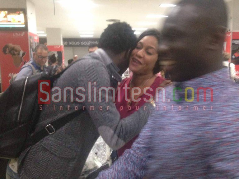 (10 Photos) Pape Diouf et son épouse Bébé Basse croisent Waly Seck à …