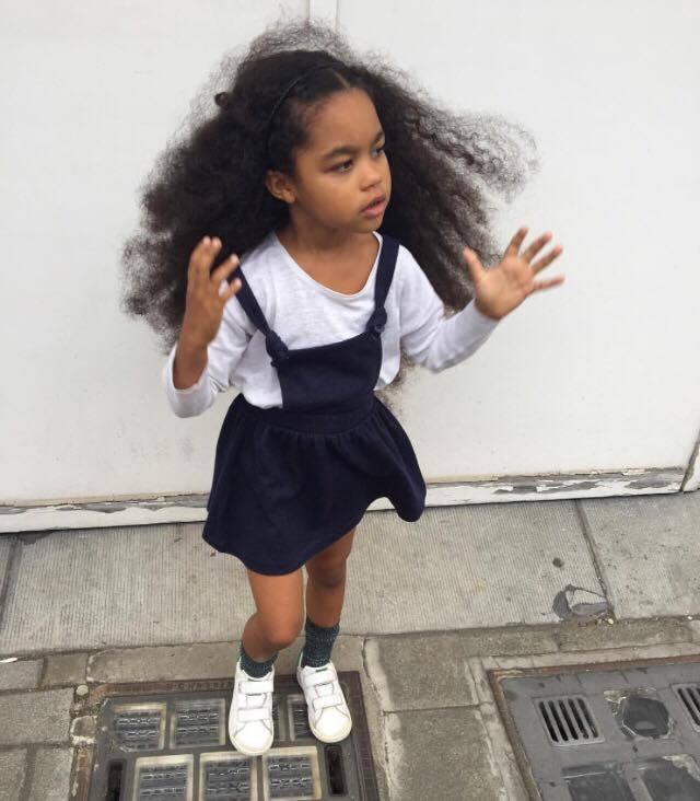 Cette petite fille belge a des cheveux incroyables