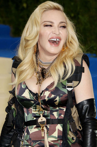 Met Gala 2017: le grand malaise causé par les dents de Madonna