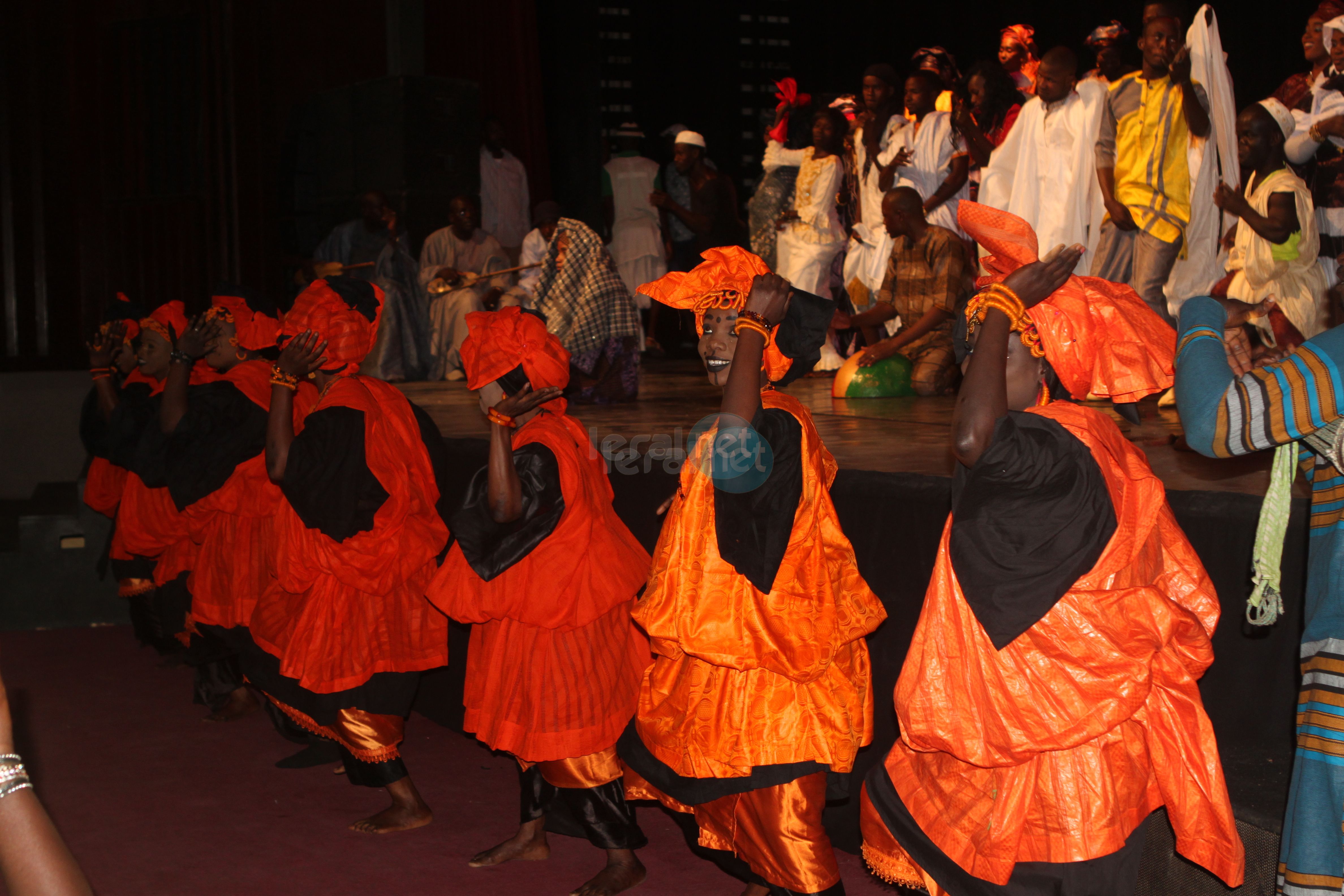 Les Lébous en pays Waalo Waalo, la danse du Dagagne combinée au Ndawrabine a été servie au public de Sorano