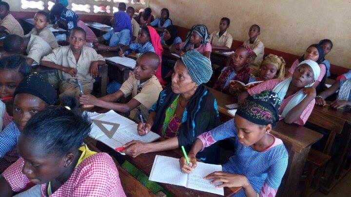 A 59 ans, elle est élève à l’école primaire de Pétel (Mamou) : «j’obtiens de bonnes notes parfois» (Interview)