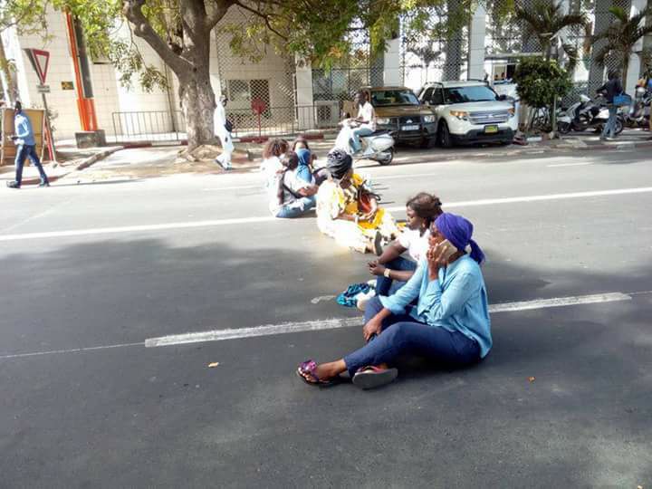 Voici les femmes qui soutiennent Khalifa Sall et qui ont improvisé un sit-in sur le Boulevard de la République sans autorisation