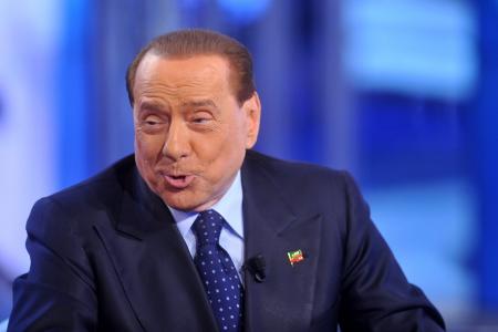 Le sulfureux Silvio Berlusconi insinue que Brigitte Macron est la «jolie maman» du président français