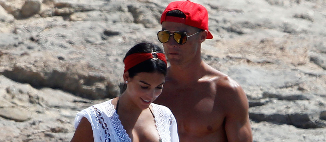 PHOTOS – Qui est Geor­gina Rodri­guez, la compagne de Cris­tiano Ronaldo qui serait enceinte ?