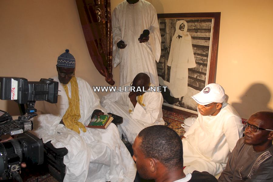 Photos : Thierno Bâ fait un don de 10 tonnes de ciment à la maison de Serigne Touba de Yeumbeul Sud